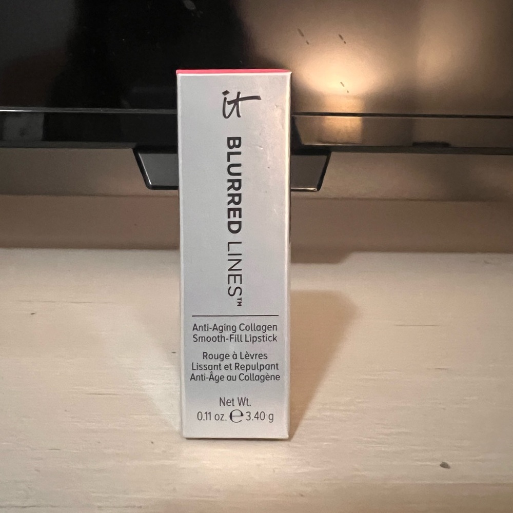 IT Cosmetics - never worn lipstick! Color - Je Ne Sais Quoi